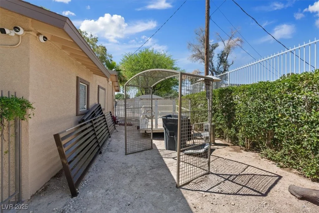 5854 Sheila, Las Vegas, NV 89108