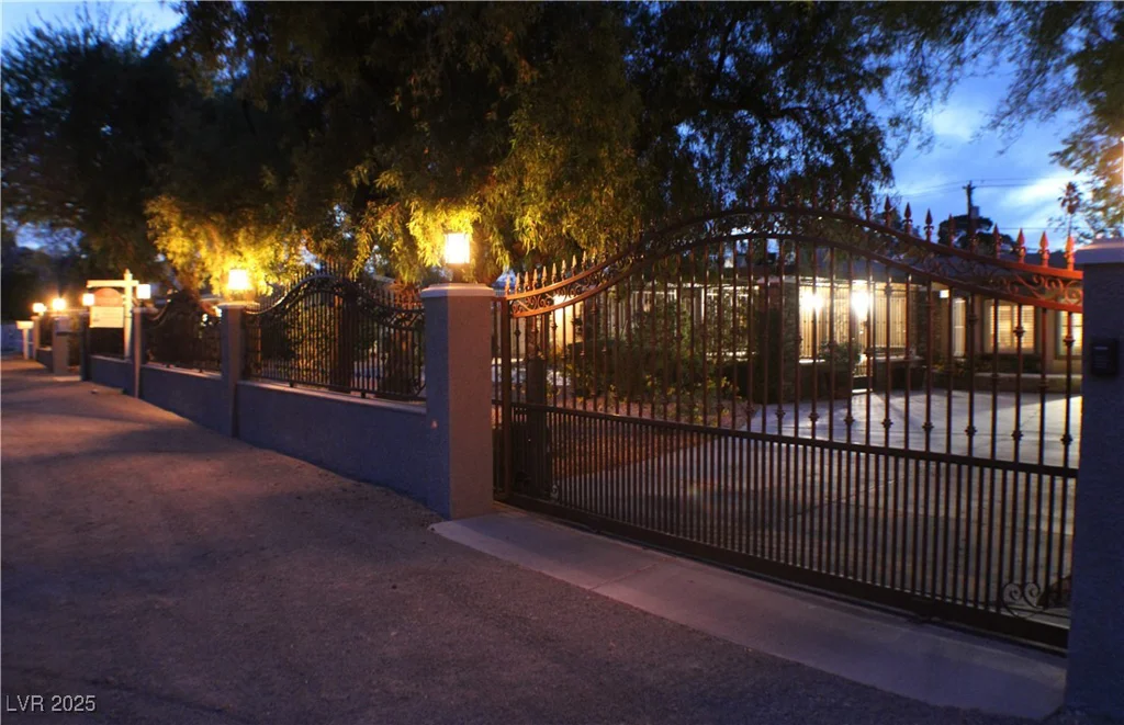 5854 Sheila, Las Vegas, NV 89108