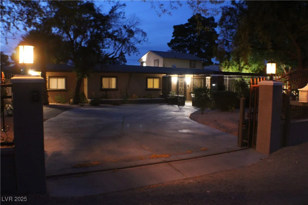 5854 Sheila, Las Vegas, NV 89108