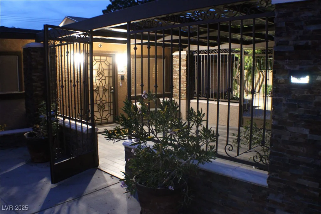 5854 Sheila, Las Vegas, NV 89108