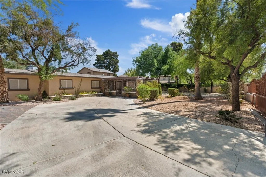 5854 Sheila, Las Vegas, NV 89108