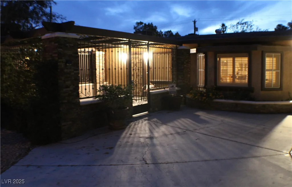 5854 Sheila, Las Vegas, NV 89108