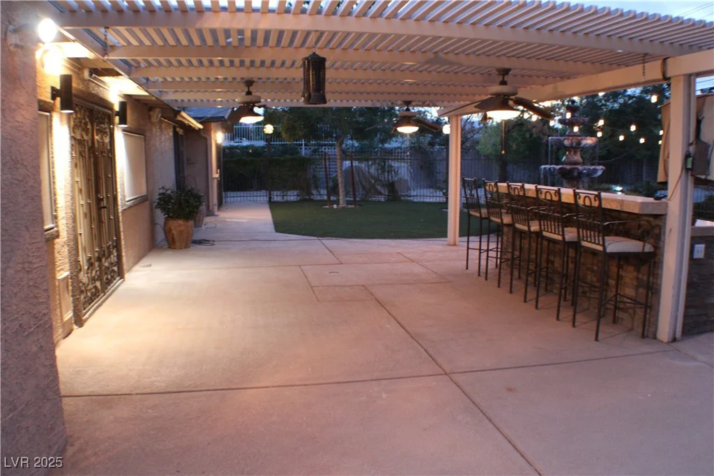 5854 Sheila, Las Vegas, NV 89108