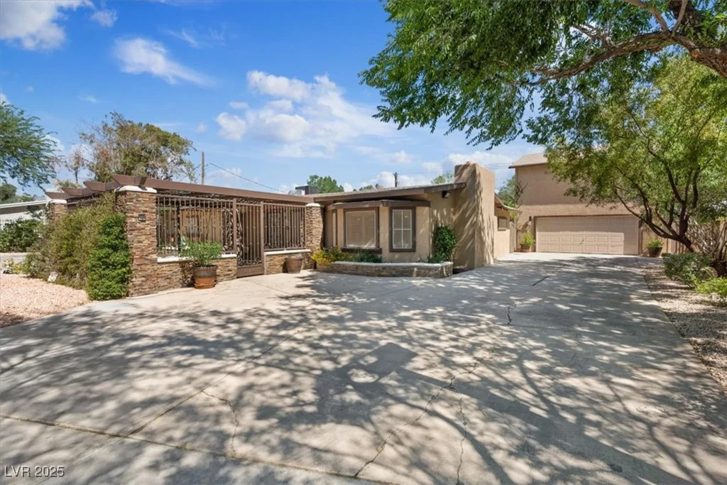 5854 Sheila, Las Vegas, NV 89108