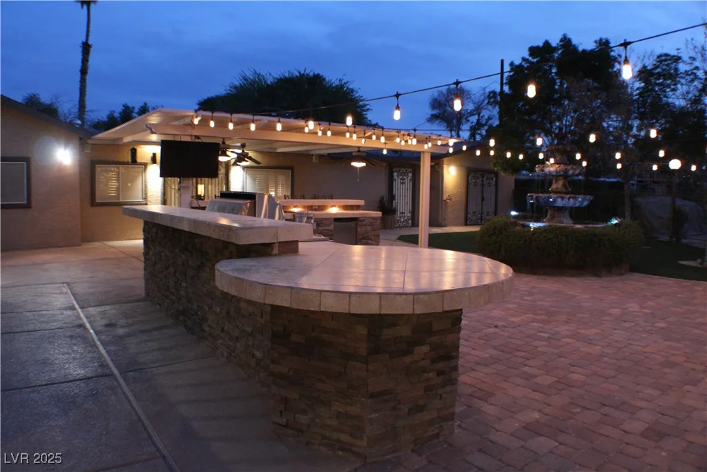 5854 Sheila, Las Vegas, NV 89108