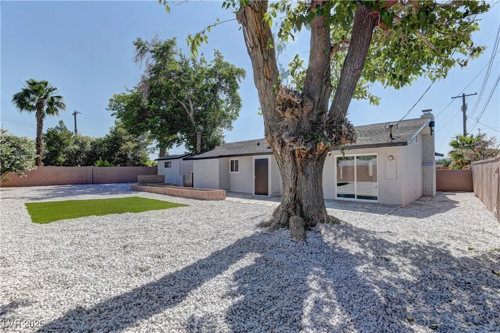 1901 Farnam, Las Vegas, NV 89102