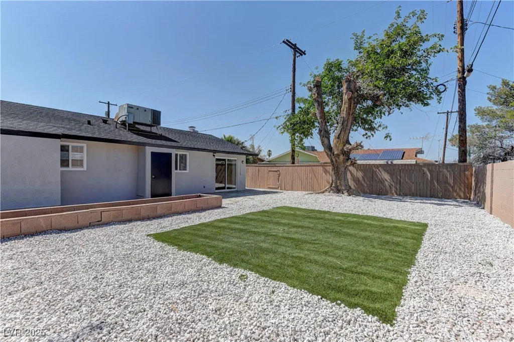 1901 Farnam, Las Vegas, NV 89102