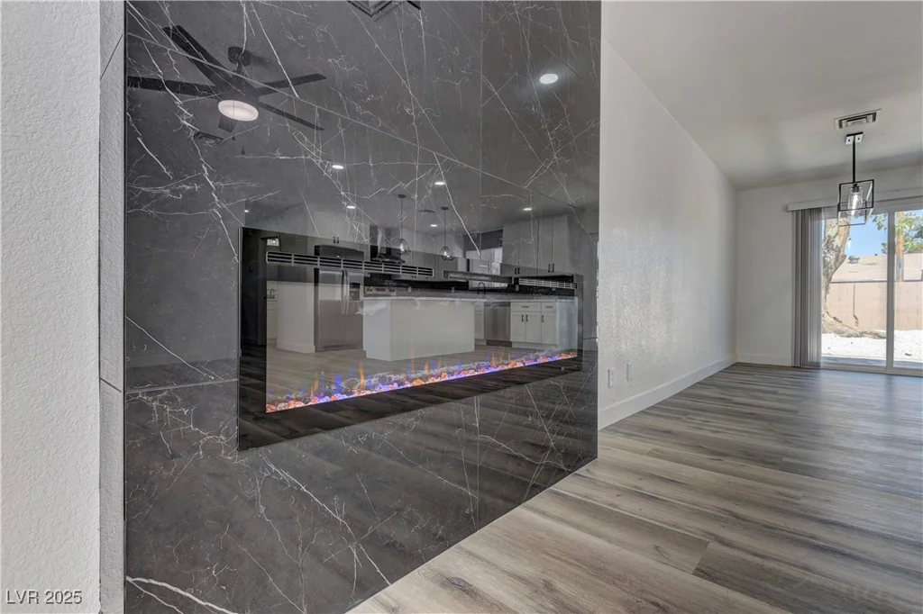 1901 Farnam, Las Vegas, NV 89102