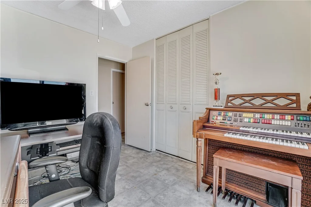 3382 Berwyck, Las Vegas, NV 89121