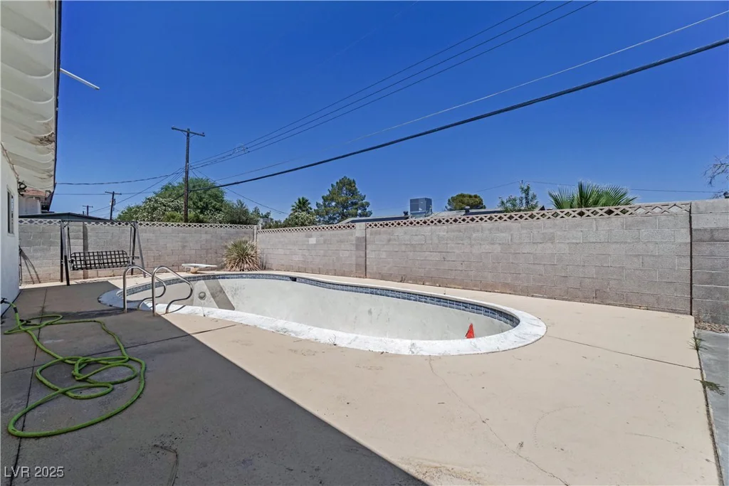 3382 Berwyck, Las Vegas, NV 89121