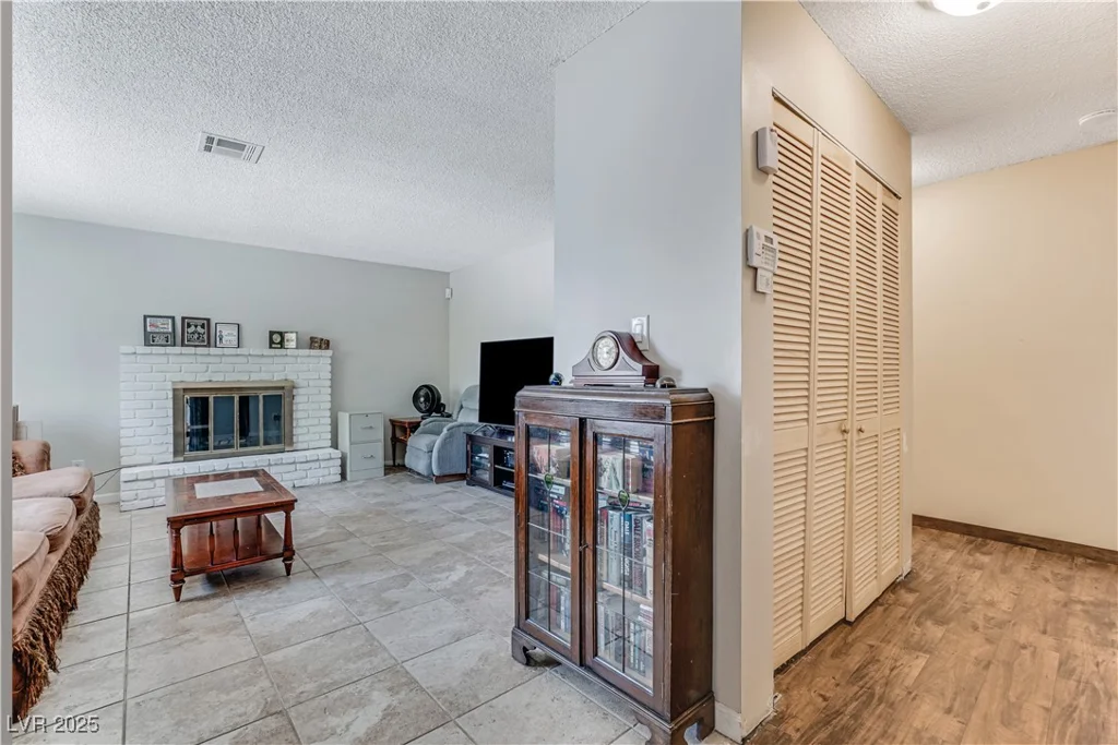 3382 Berwyck, Las Vegas, NV 89121