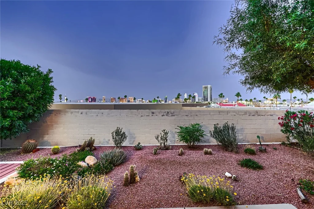 3942 Delos, Las Vegas, NV 89103