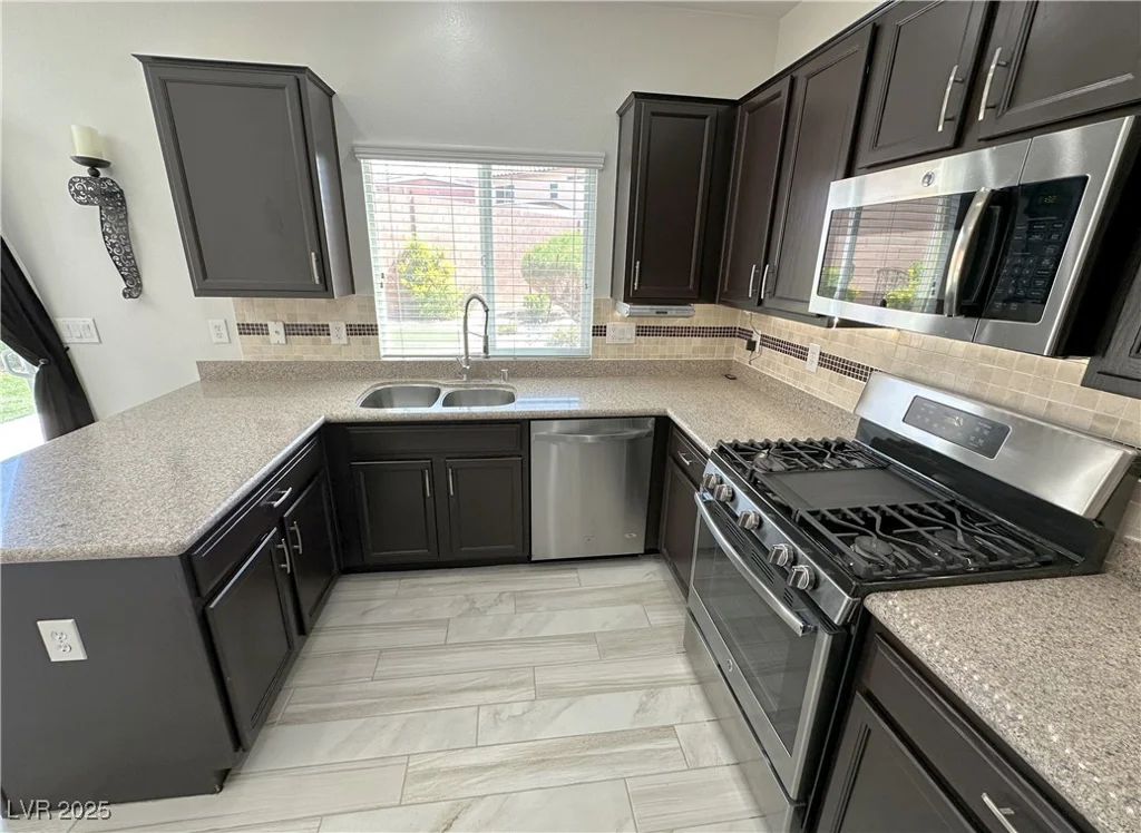 8682 Gateway Glen, Las Vegas, NV 89178