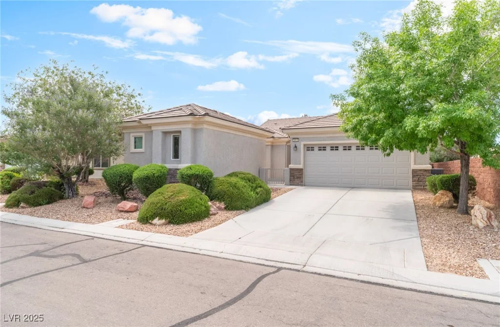 2413 Mourning Warbler, North Las Vegas, NV 89084