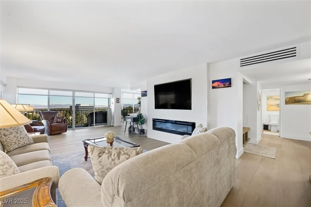 3111 Bel Air, Las Vegas, NV 89109