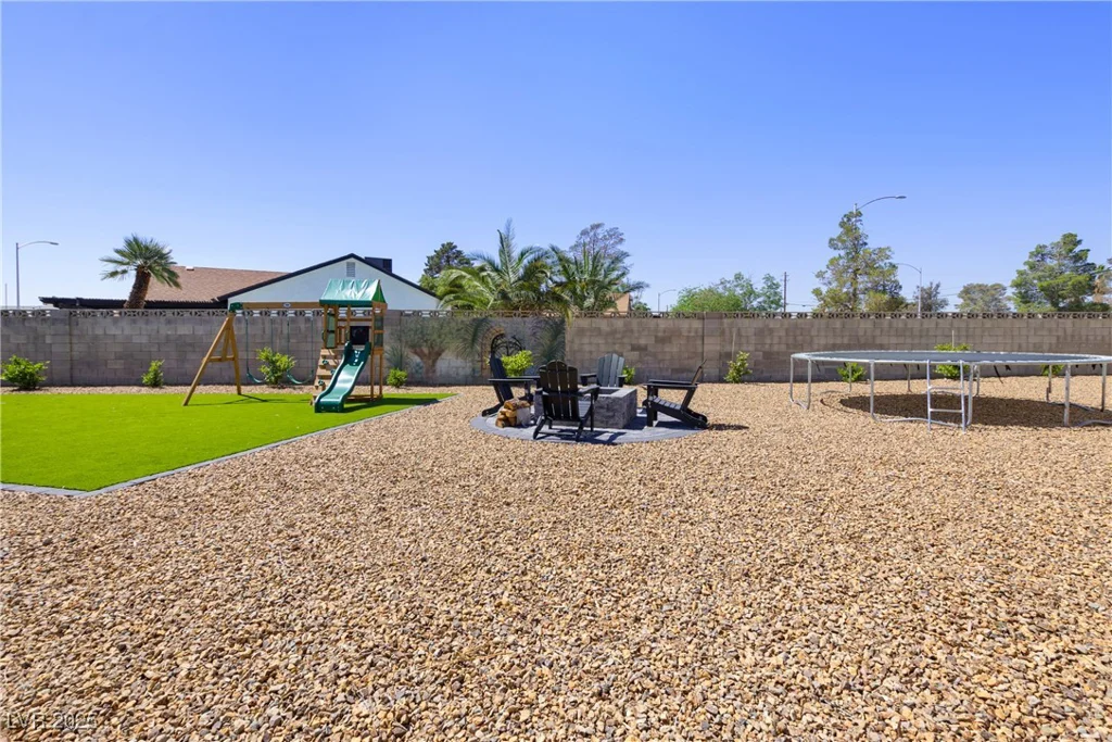 6017 Montecito, Las Vegas, NV 89108