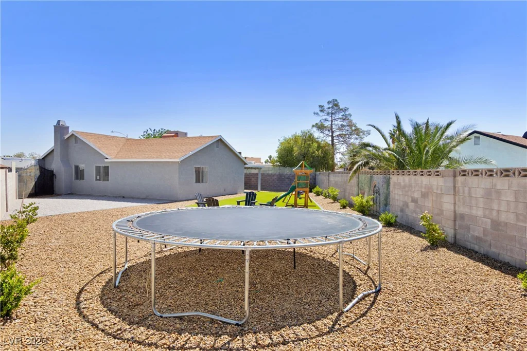 6017 Montecito, Las Vegas, NV 89108