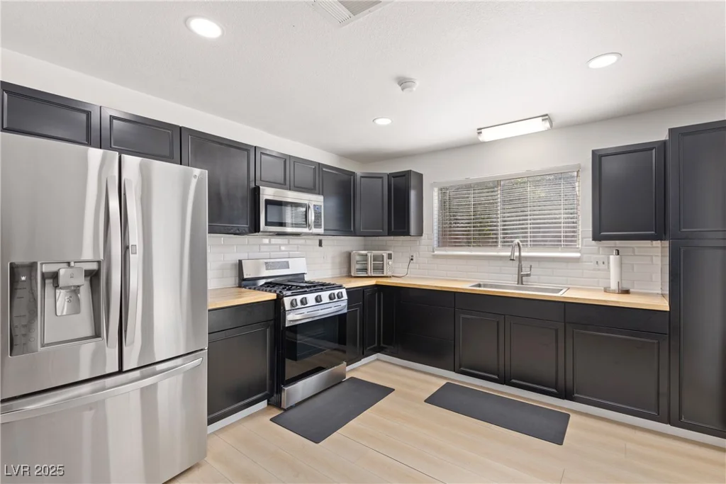 6017 Montecito, Las Vegas, NV 89108