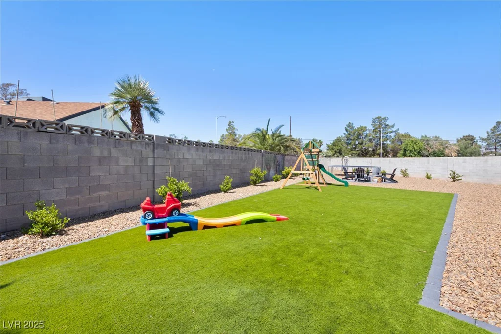 6017 Montecito, Las Vegas, NV 89108