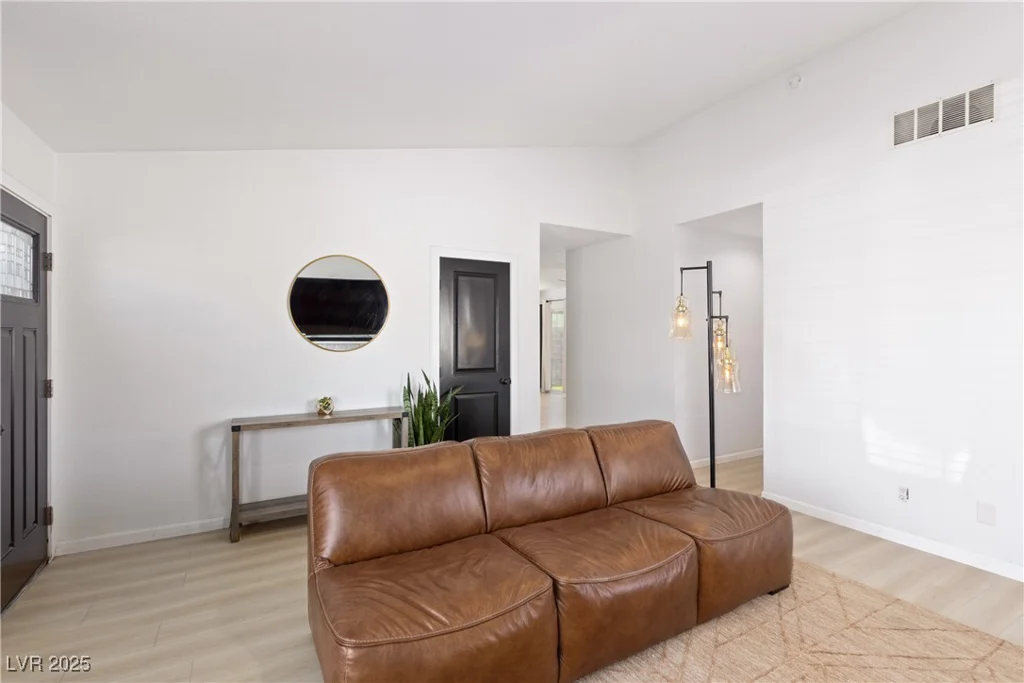 6017 Montecito, Las Vegas, NV 89108