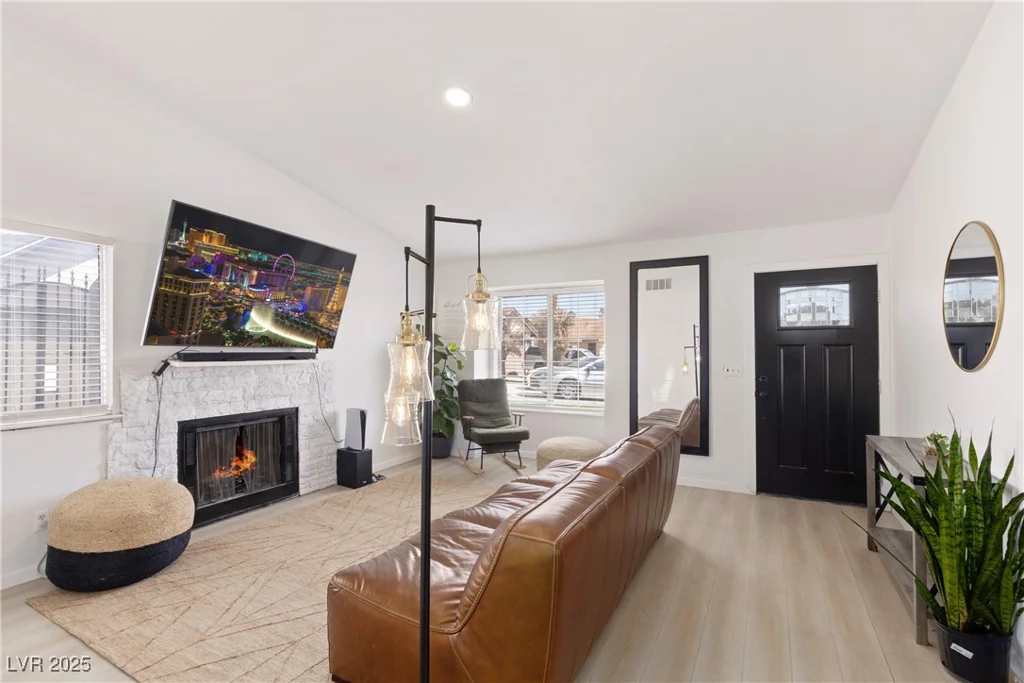 6017 Montecito, Las Vegas, NV 89108