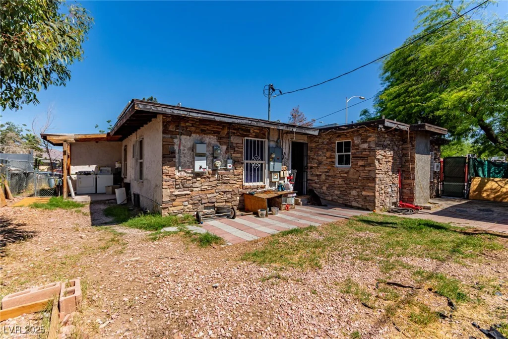201 Cervantes, Las Vegas, NV 89101