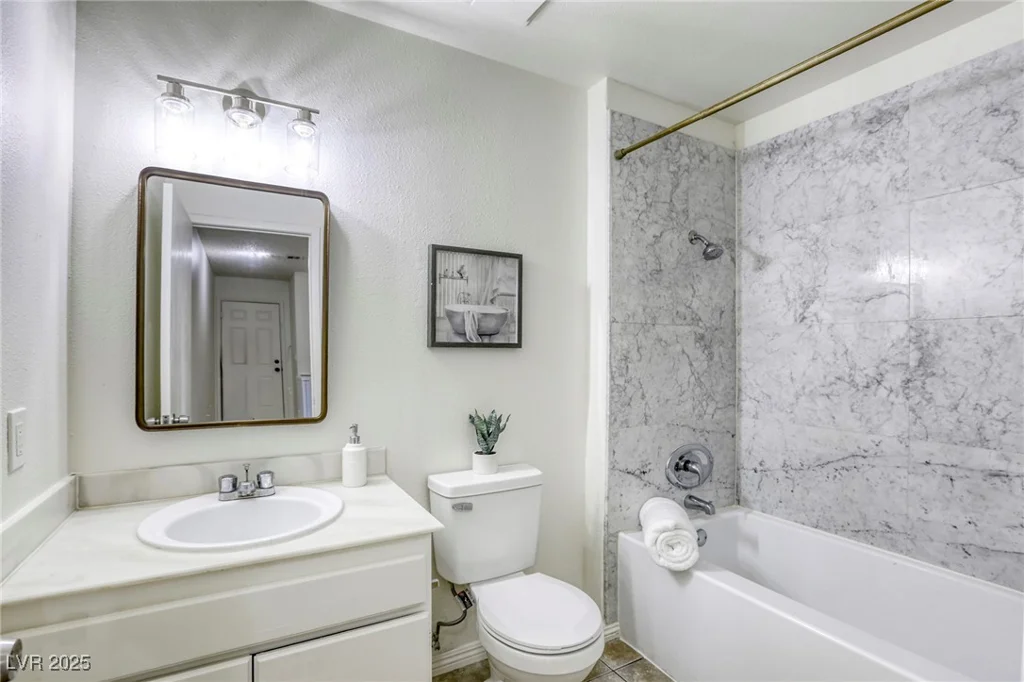 1012 Winwood, Las Vegas, NV 89108