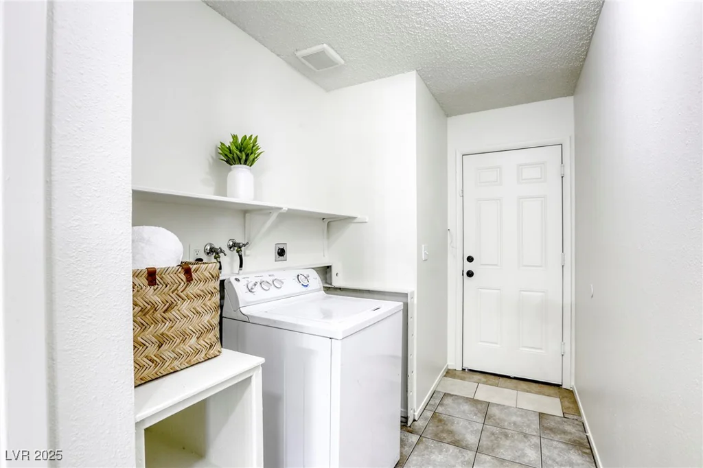 1012 Winwood, Las Vegas, NV 89108
