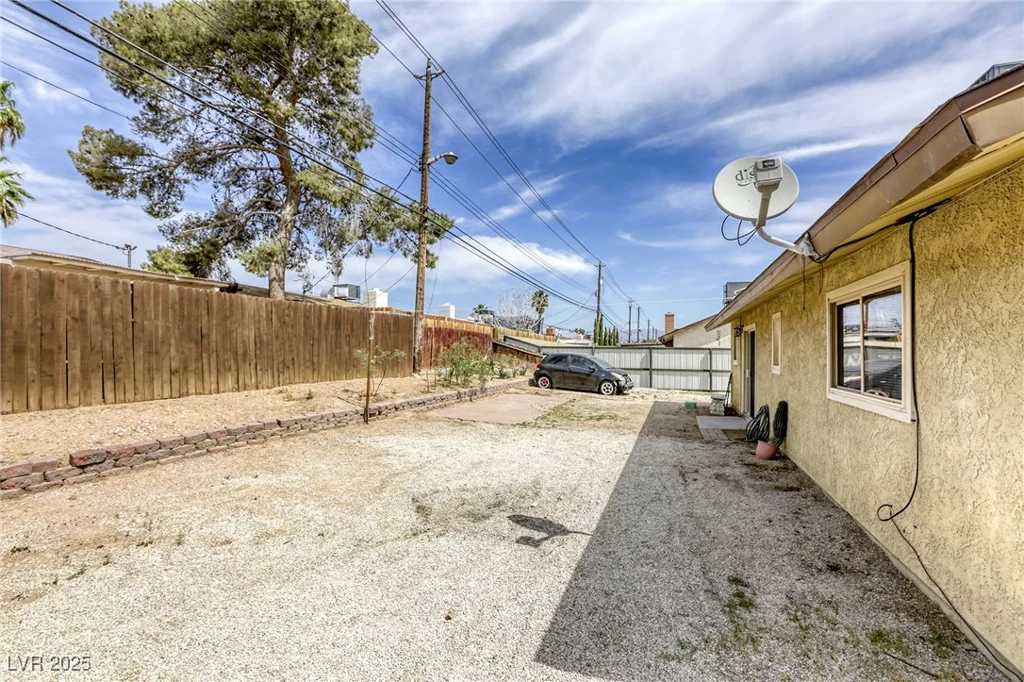 1012 Winwood, Las Vegas, NV 89108