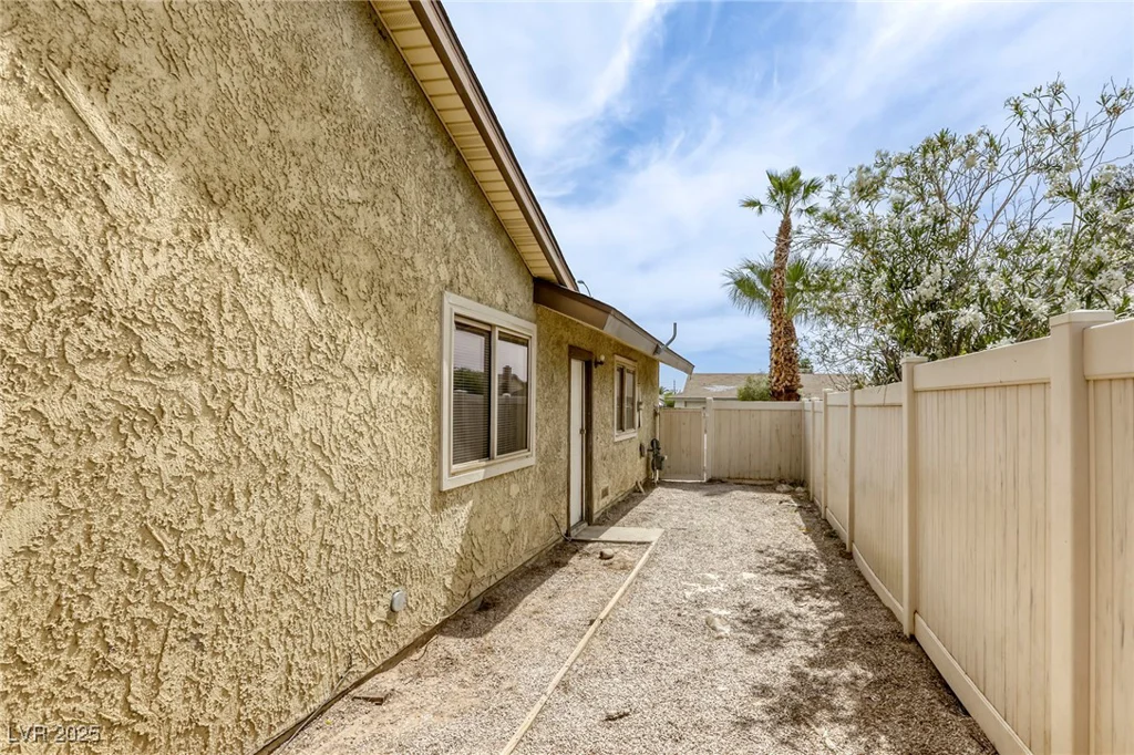 1012 Winwood, Las Vegas, NV 89108