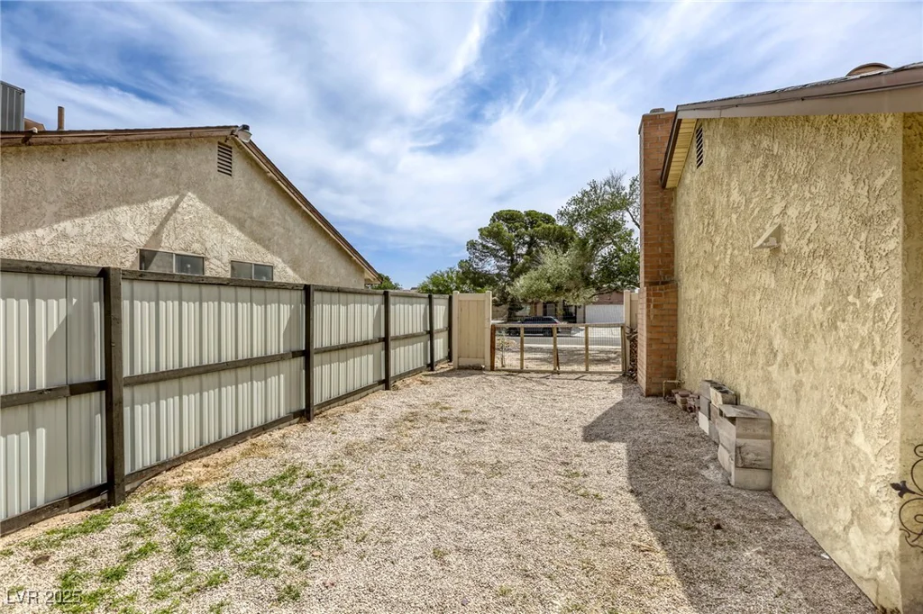 1012 Winwood, Las Vegas, NV 89108
