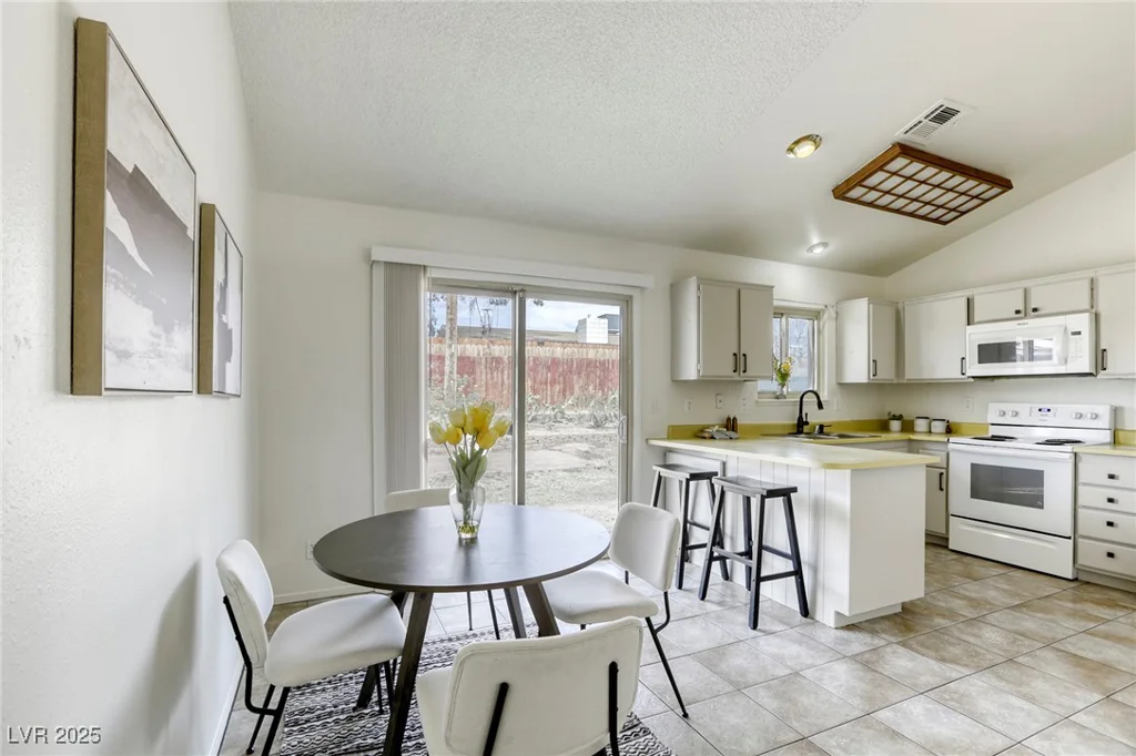 1012 Winwood, Las Vegas, NV 89108