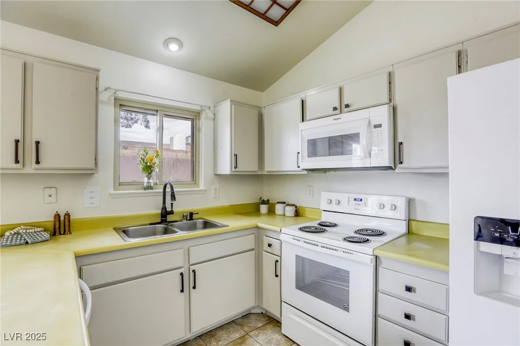 1012 Winwood, Las Vegas, NV 89108