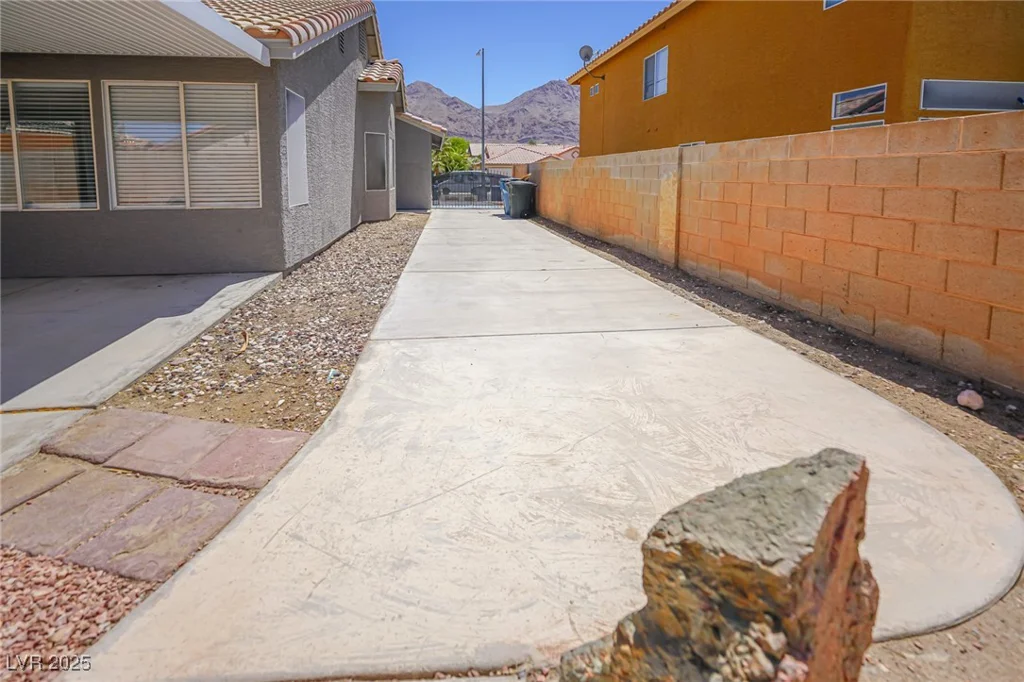 1519 Deerford, Las Vegas, NV 89110