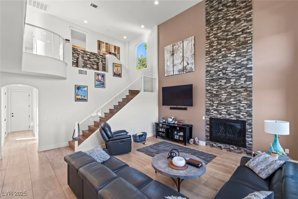 9301 Queen Charlotte, Las Vegas, NV 89145