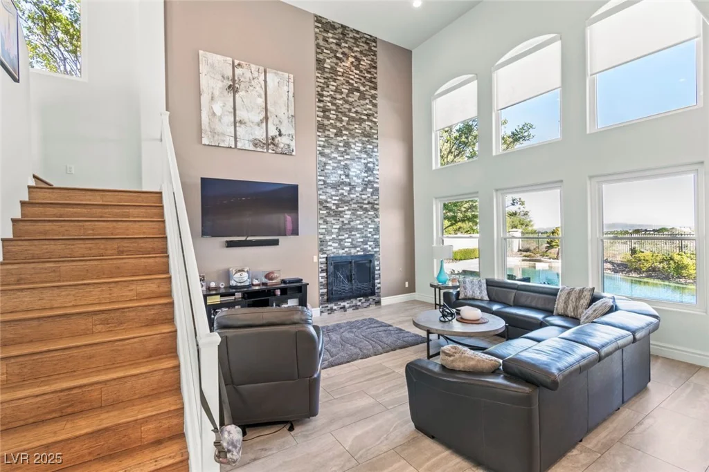 9301 Queen Charlotte, Las Vegas, NV 89145