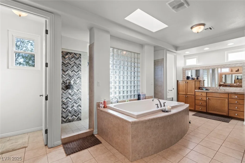 9301 Queen Charlotte, Las Vegas, NV 89145