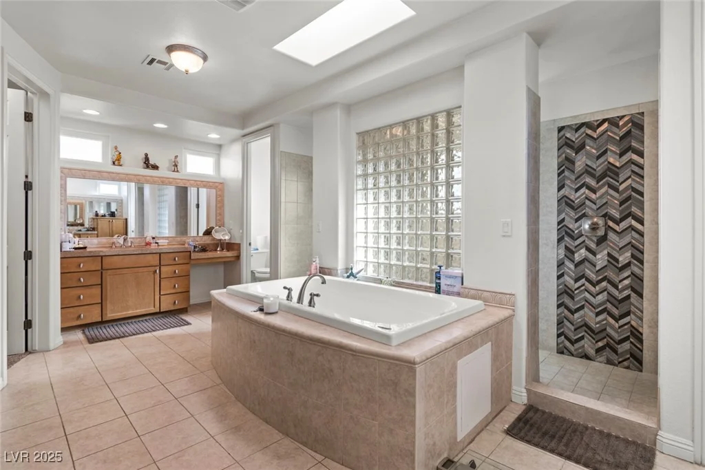 9301 Queen Charlotte, Las Vegas, NV 89145