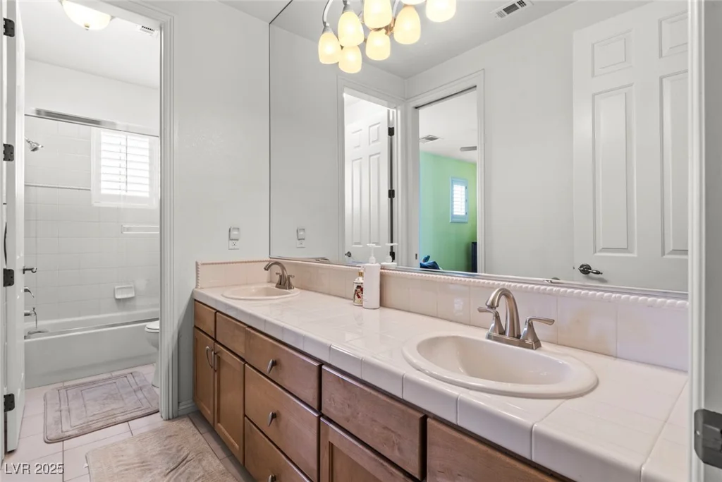 9301 Queen Charlotte, Las Vegas, NV 89145