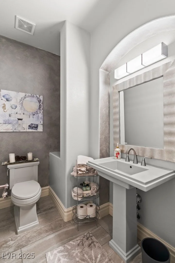 9301 Queen Charlotte, Las Vegas, NV 89145