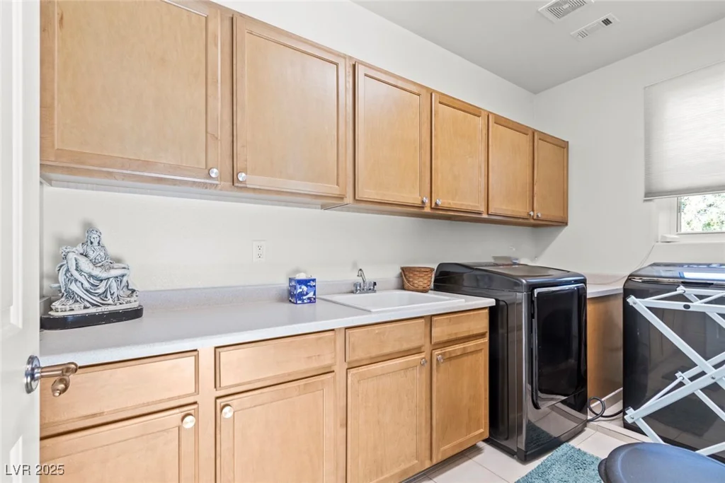 9301 Queen Charlotte, Las Vegas, NV 89145