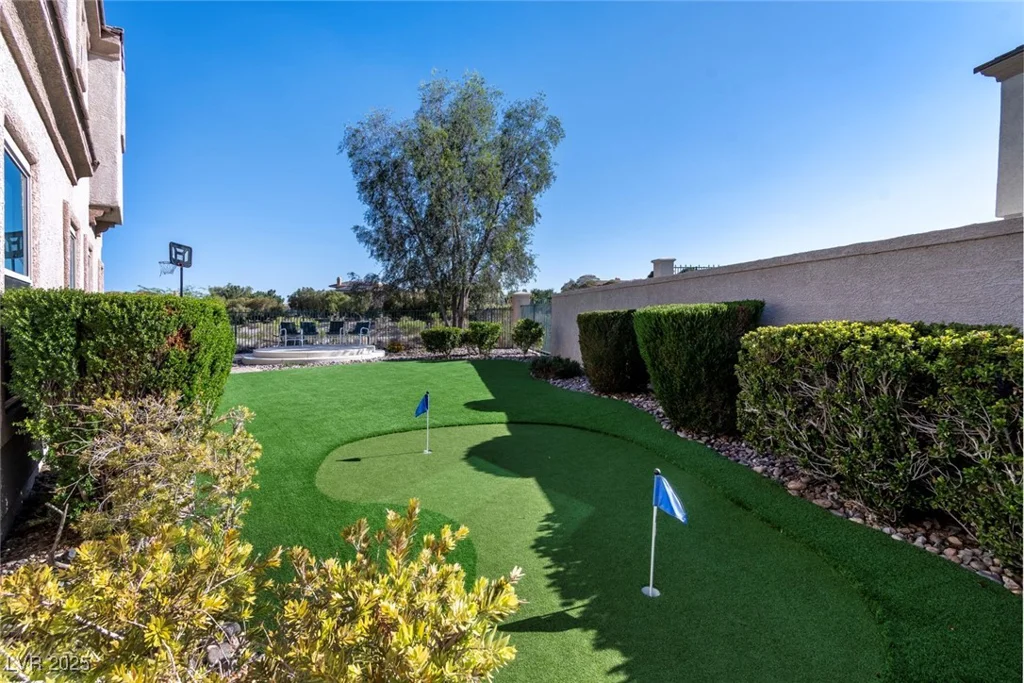 9301 Queen Charlotte, Las Vegas, NV 89145