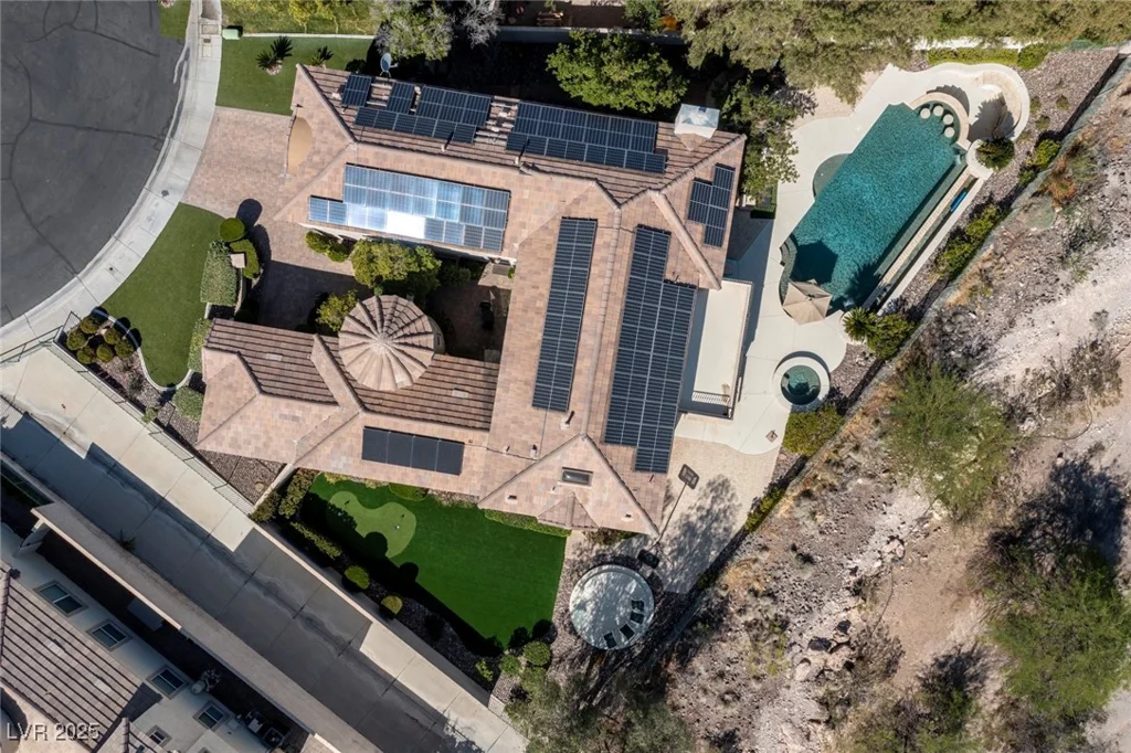 9301 Queen Charlotte, Las Vegas, NV 89145