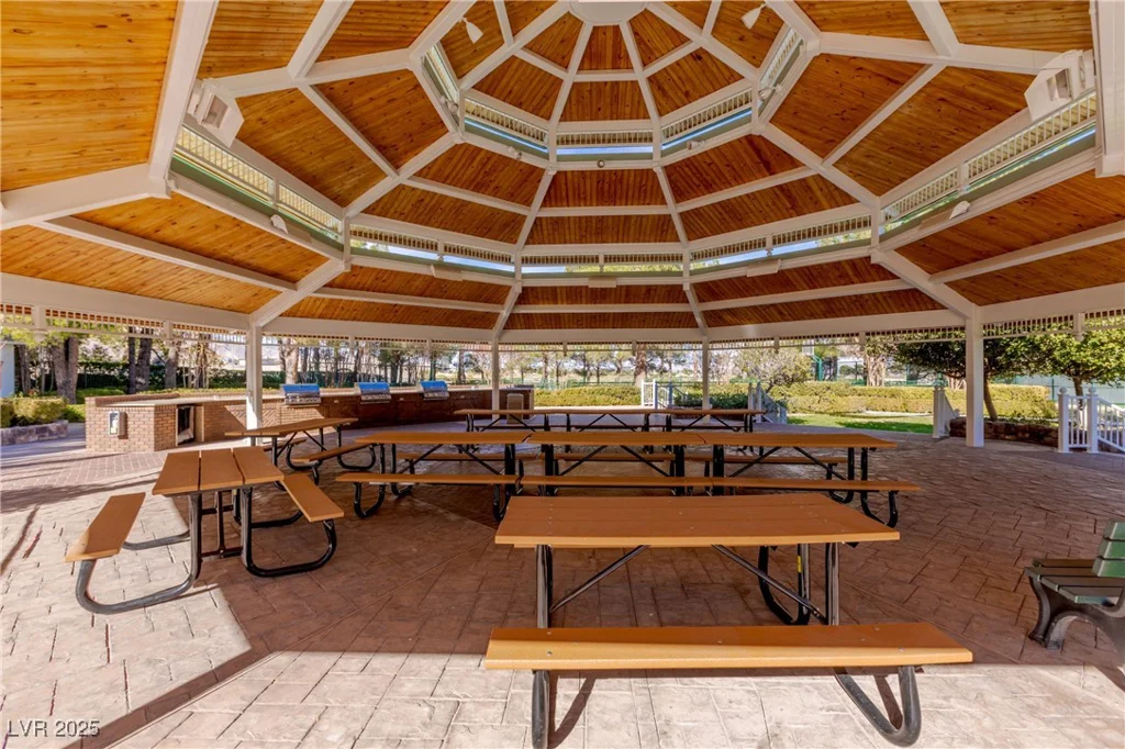 9301 Queen Charlotte, Las Vegas, NV 89145