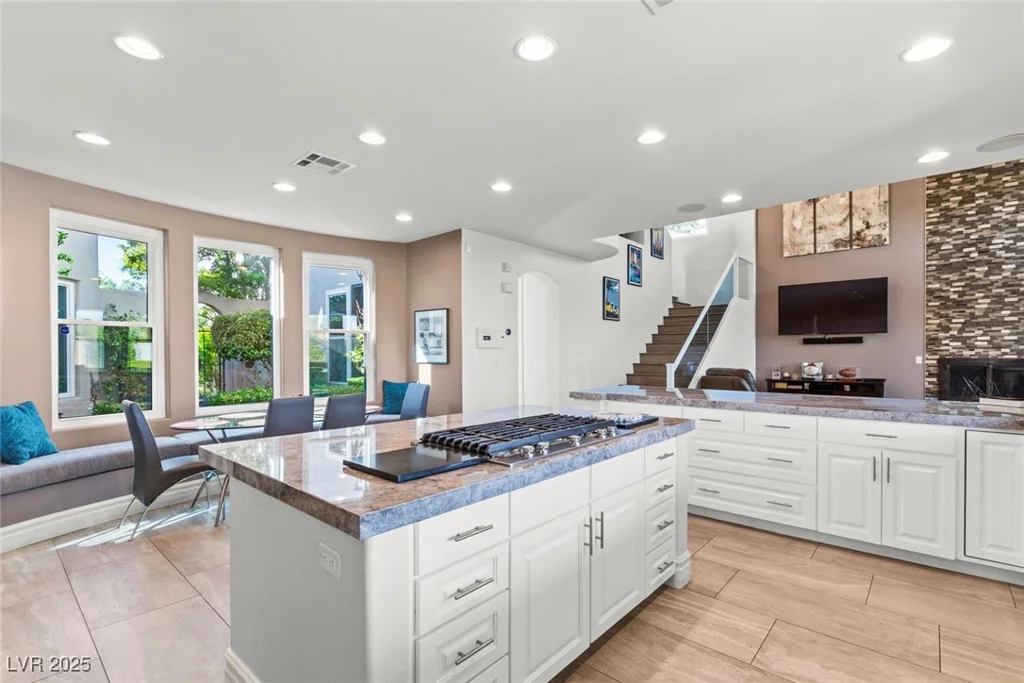 9301 Queen Charlotte, Las Vegas, NV 89145