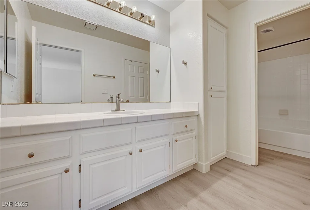 2917 Broken Willow, Las Vegas, NV 89117