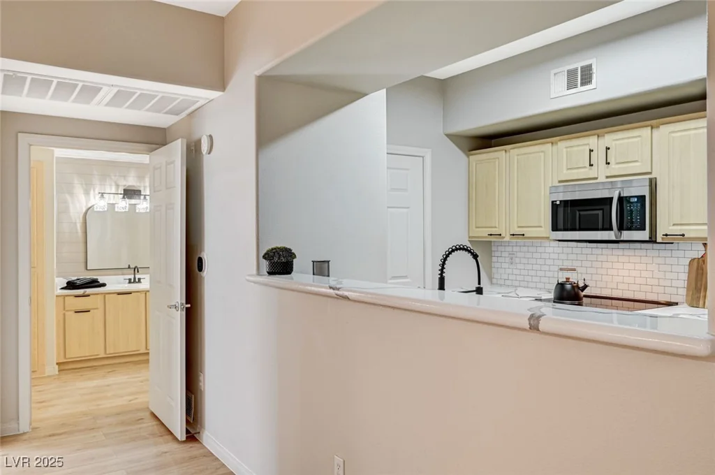 8000 Badura, Las Vegas, NV 89113