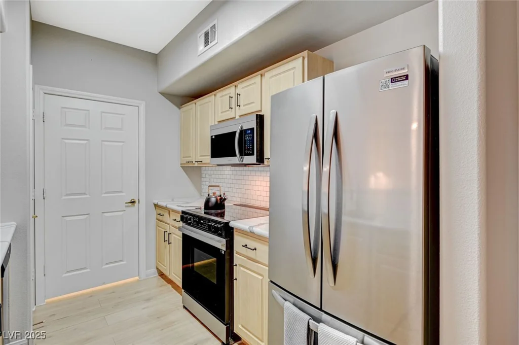 8000 Badura, Las Vegas, NV 89113