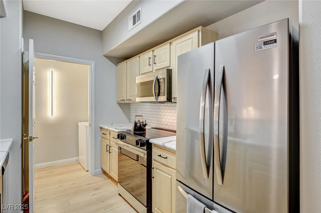 8000 Badura, Las Vegas, NV 89113