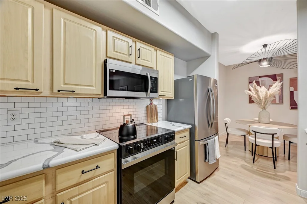 8000 Badura, Las Vegas, NV 89113